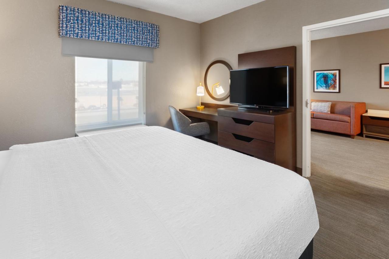 One-Bedroom King Suite with Kitchen at Hampton Inn & Suites Scottsburg