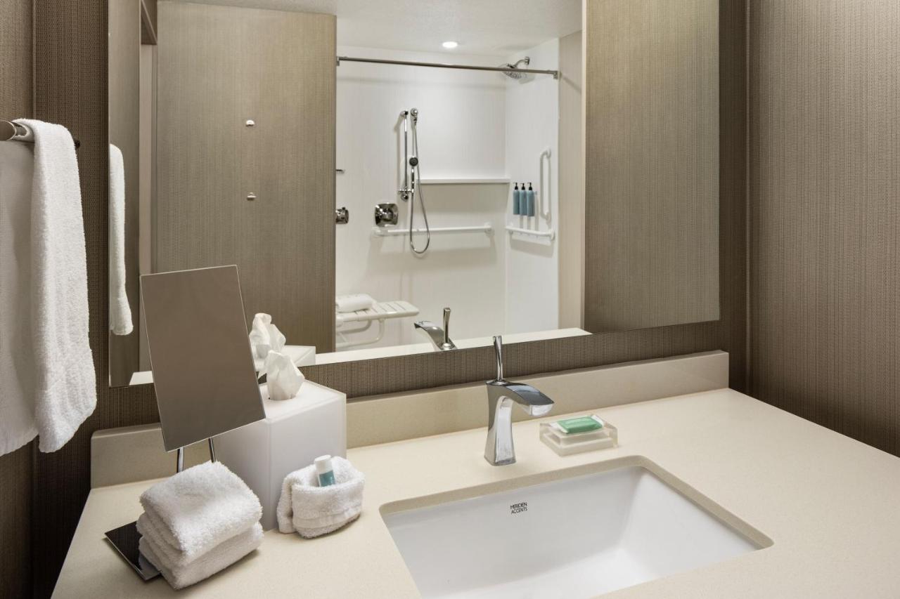 | Courtyard by Marriott Minneapolis West