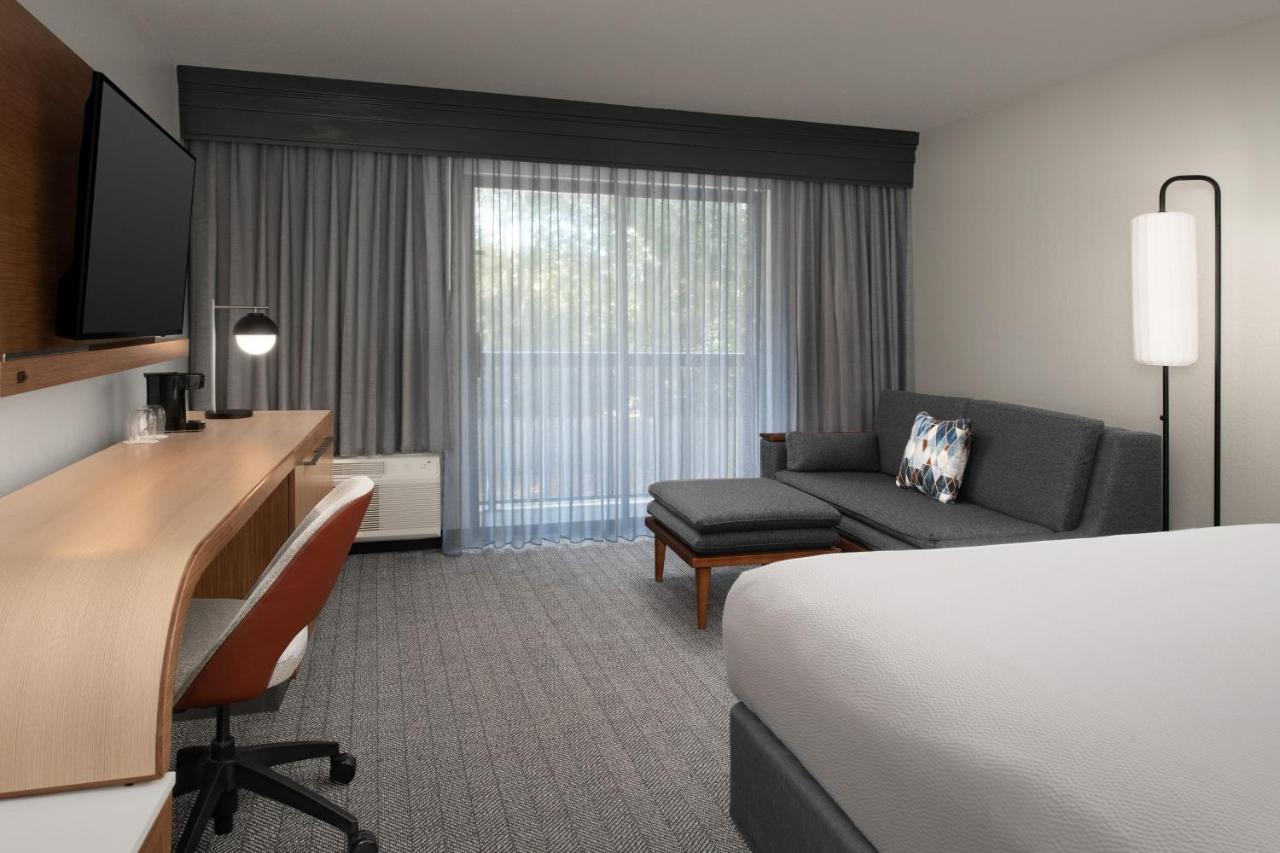 | Courtyard by Marriott Dothan