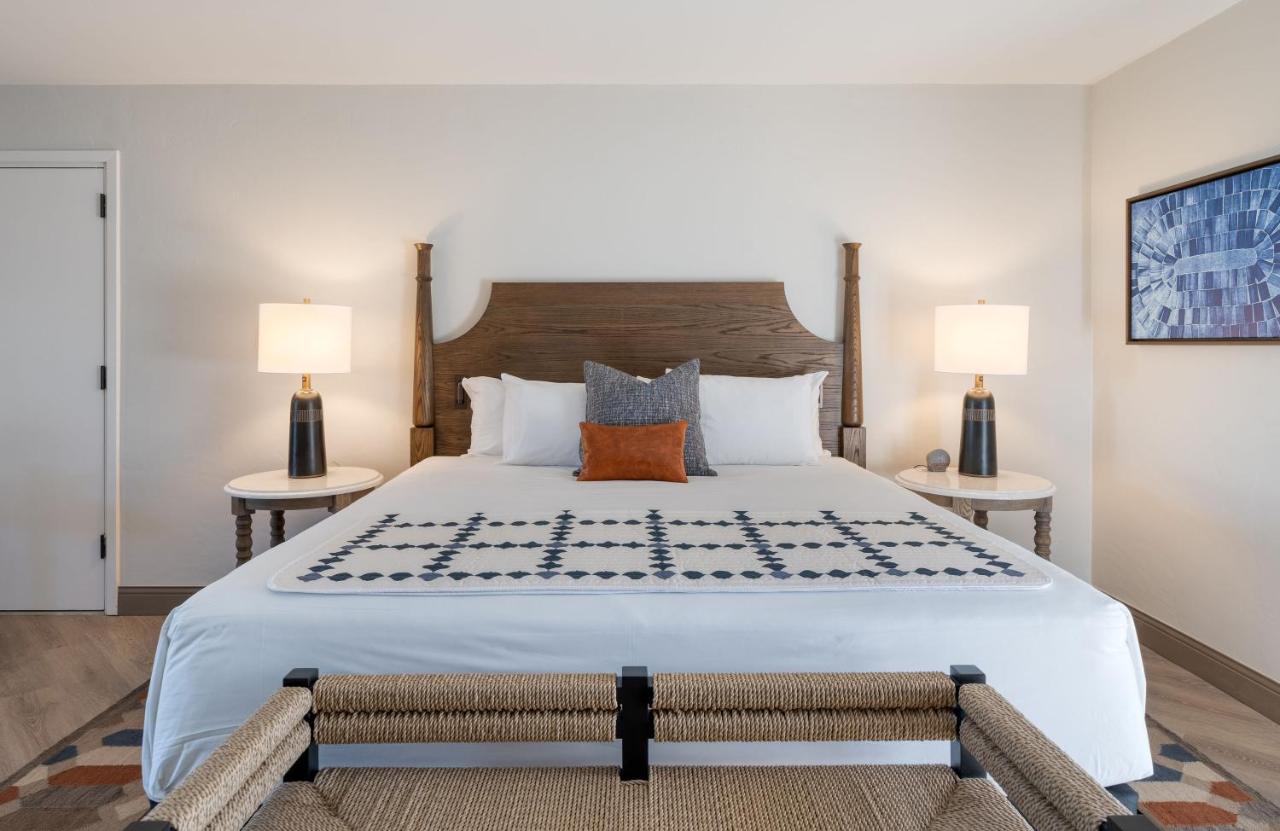 Adobe Traditional Deluxe King Room at The Wigwam