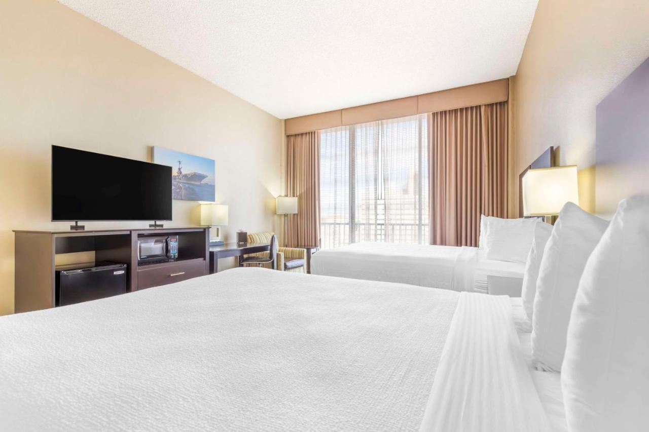 Queen Room with Two Queen Beds and Roll-In Shower - Disability Access/Non-Smoking at Best Western Corpus Christi