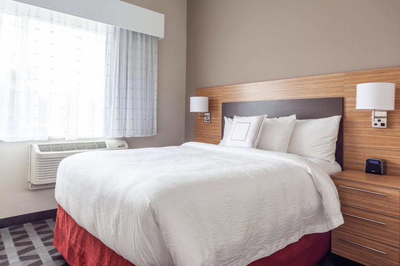 2 Bedroom Suite at TownePlace Suites by Marriott Front Royal