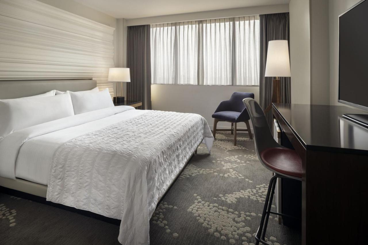 Classic, Guest room, 1 King at Le Méridien New Orleans