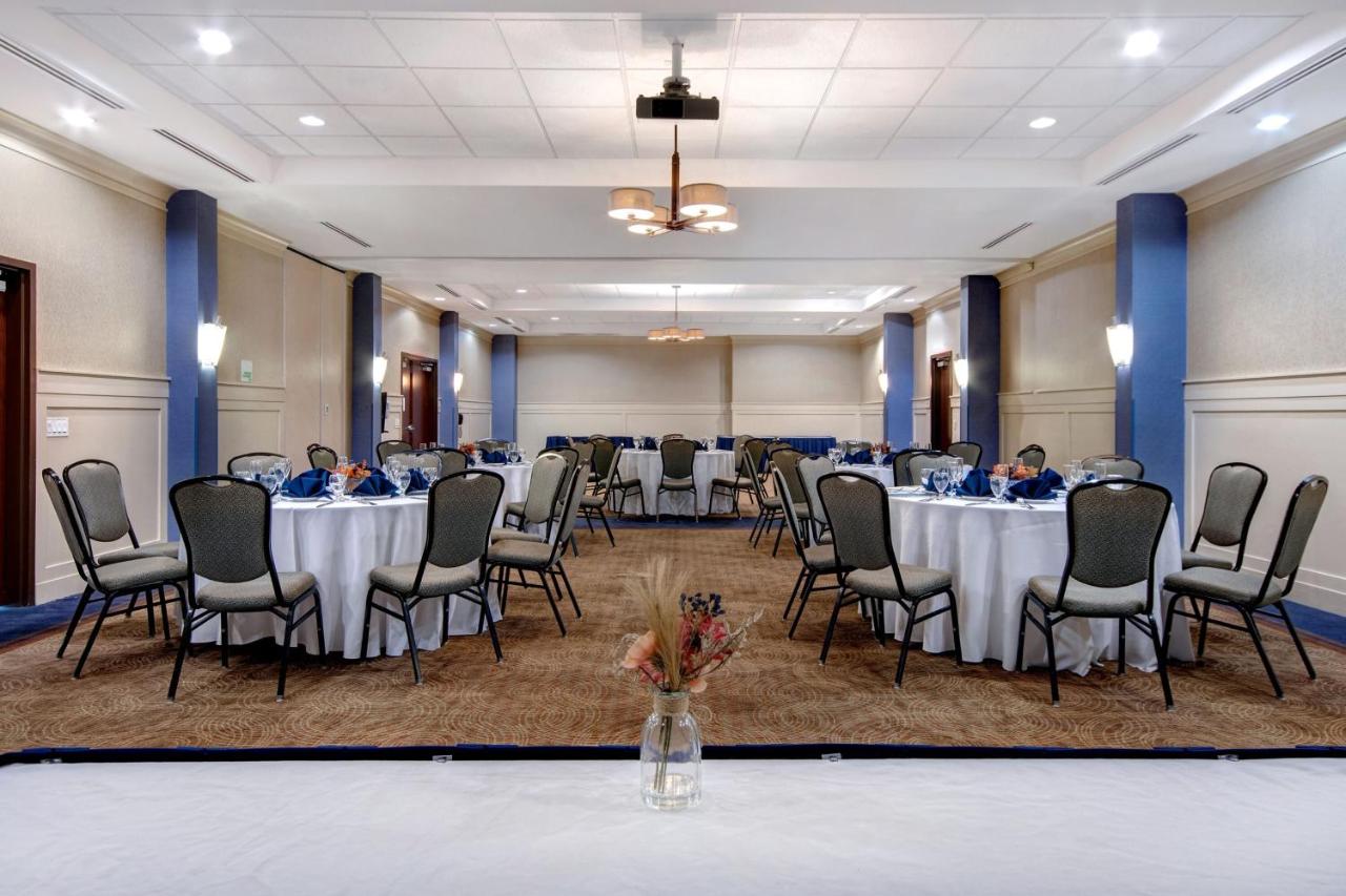 | Holiday Inn Hotel Detroit Metro Airport, an IHG Hotel
