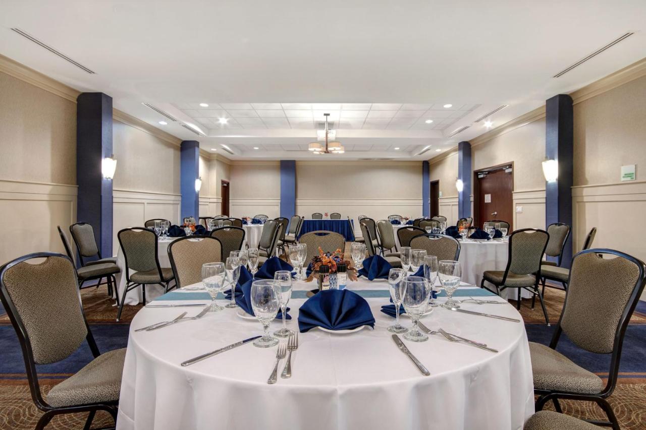 | Holiday Inn Hotel Detroit Metro Airport, an IHG Hotel