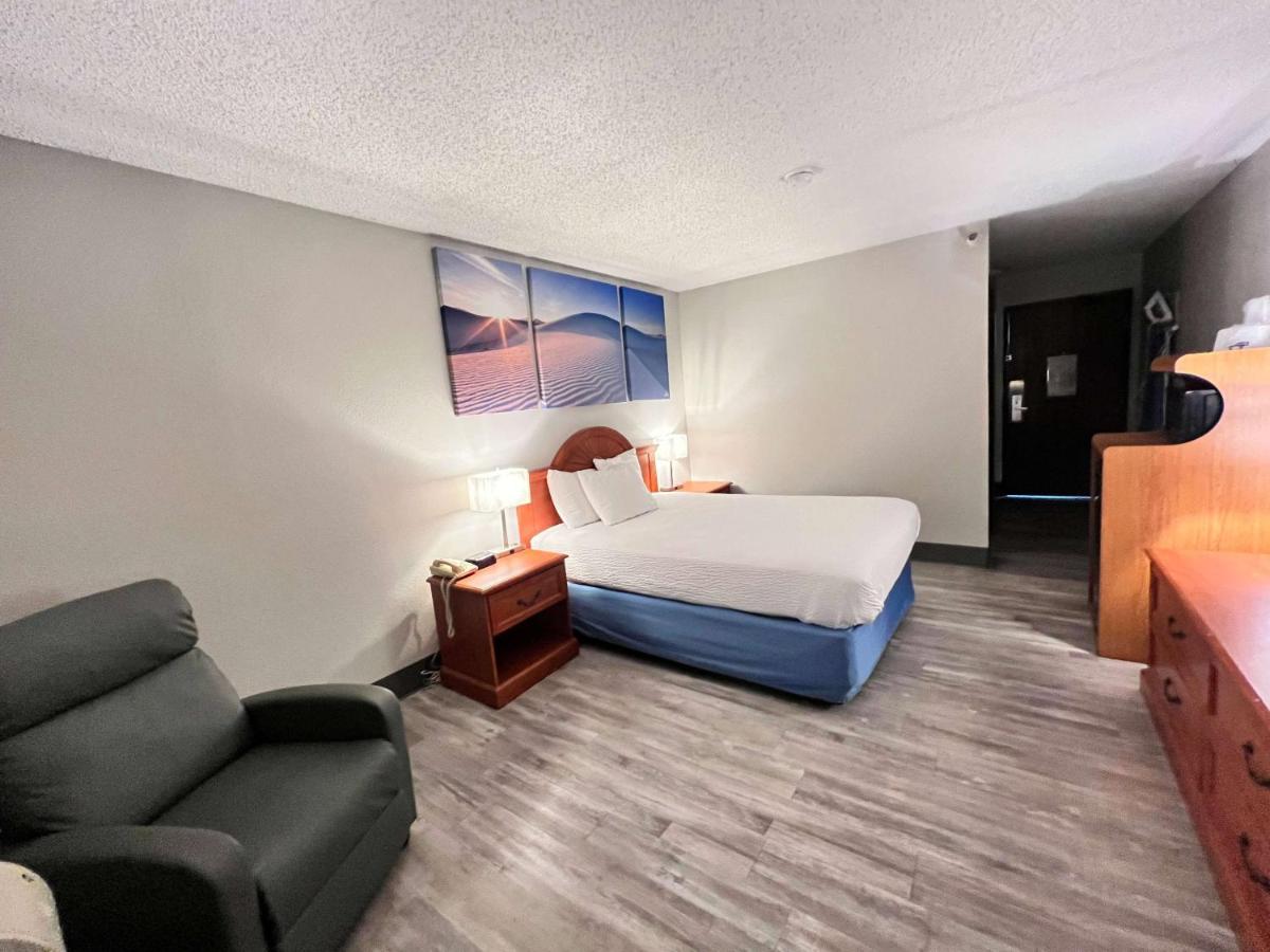 | Days Inn by Wyndham Clearfield