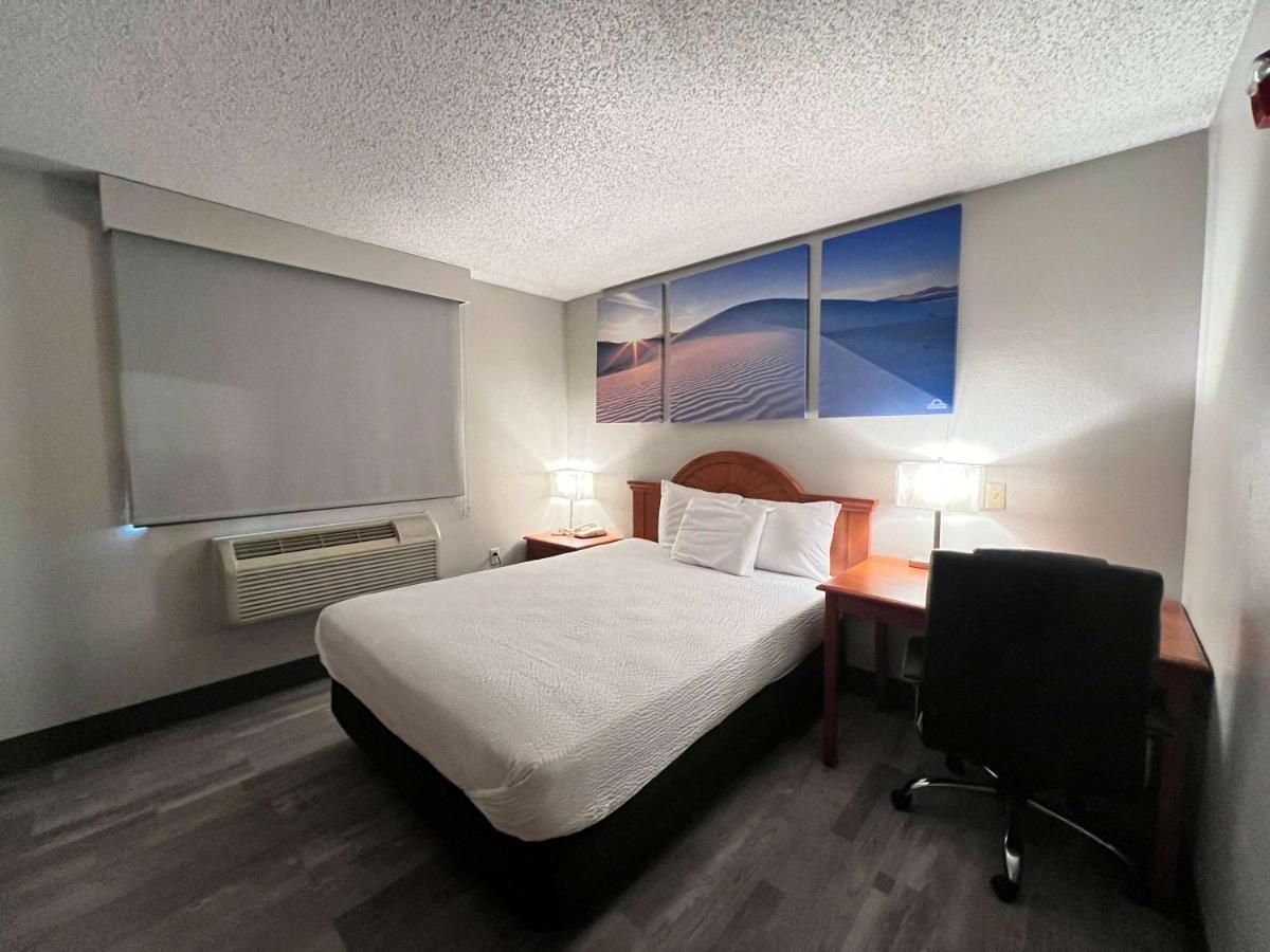 | Days Inn by Wyndham Clearfield