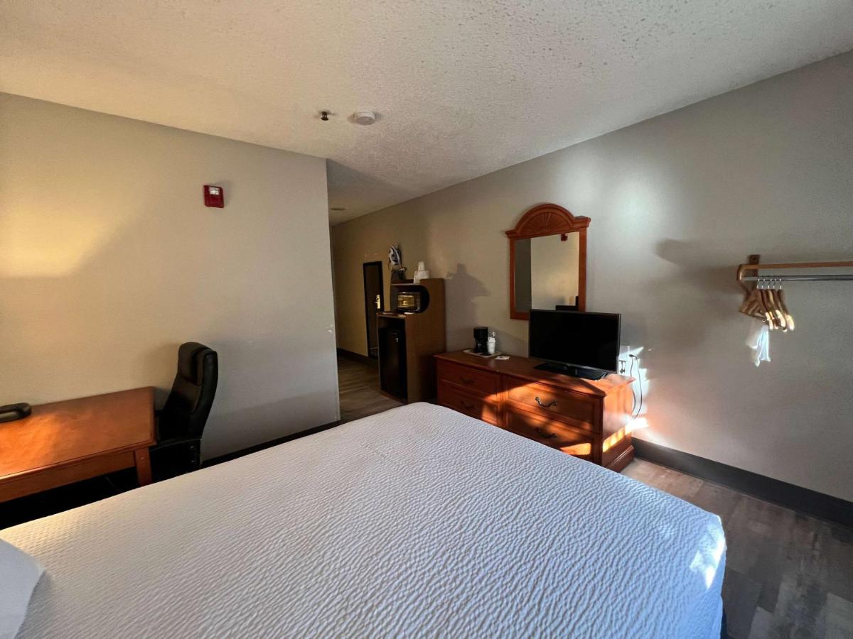 | Days Inn by Wyndham Clearfield