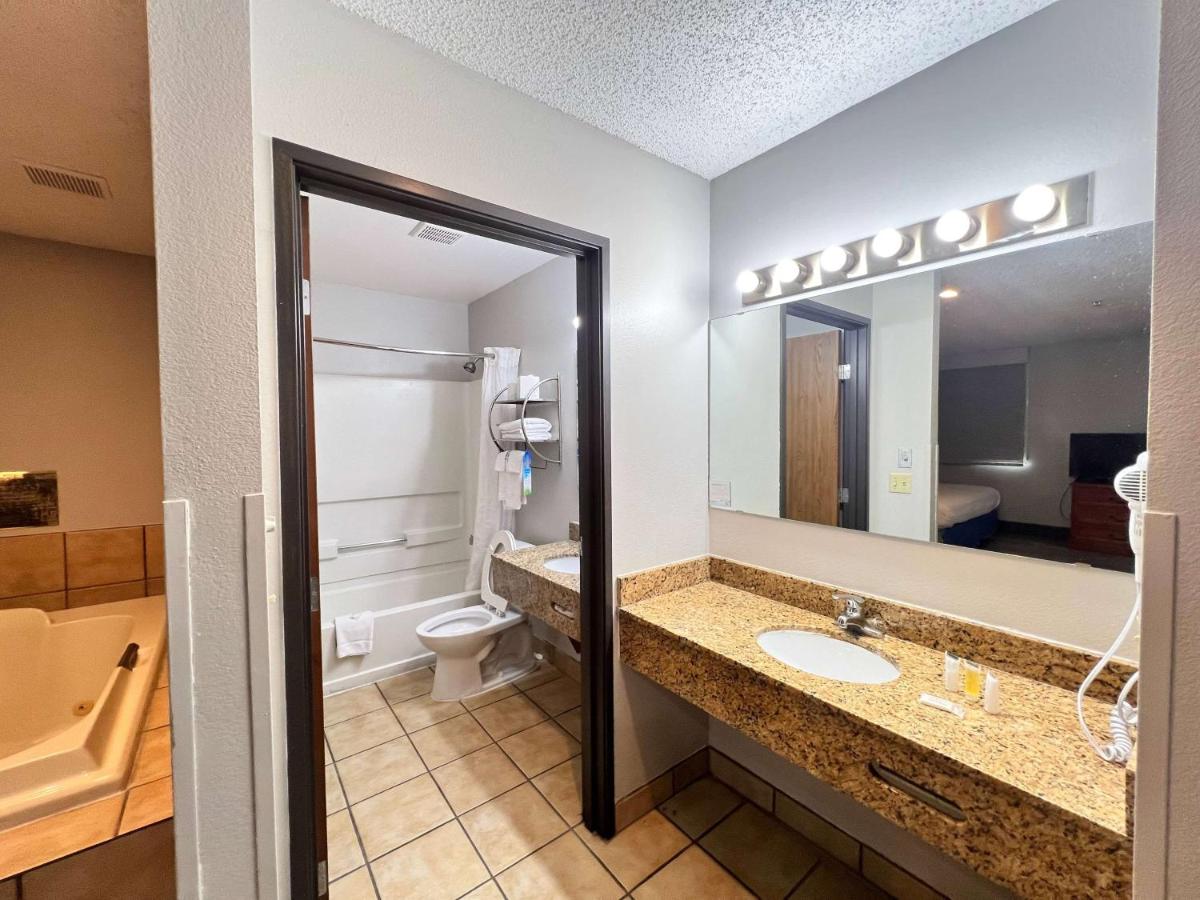 | Days Inn by Wyndham Clearfield