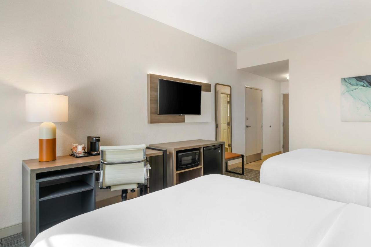  | Comfort Inn & Suites