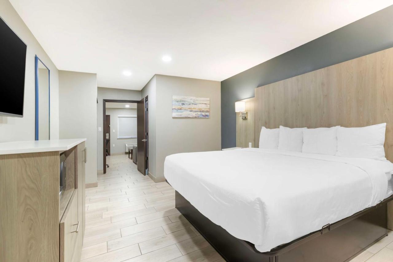 Junior King Suite with Separate Bedroom - Non-Smoking at Best Western Plus Edinburg Inn & Suites