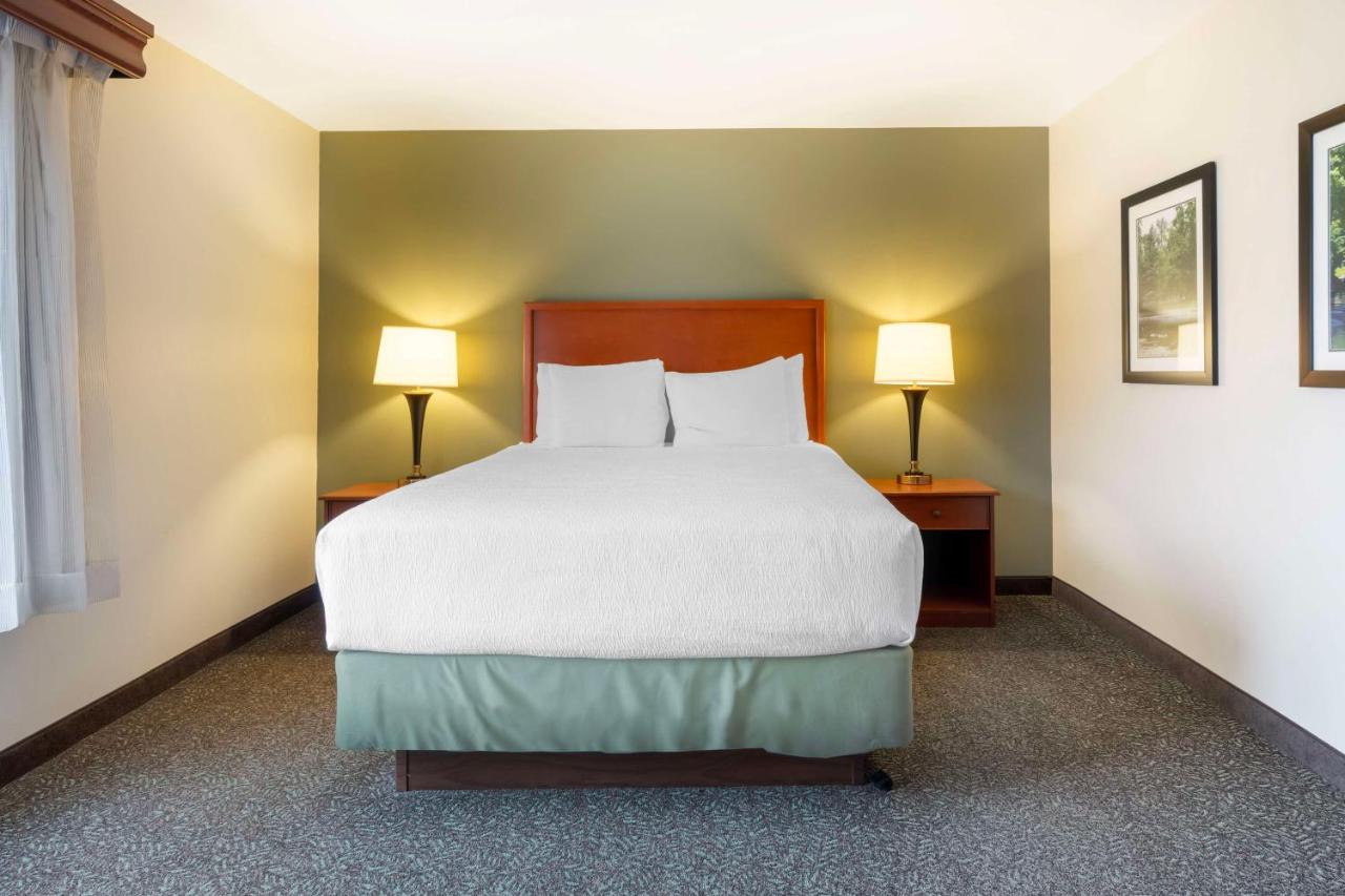 Deluxe Queen Room with Two Queen Beds at Best Western Plus Walla Walla Suites Inn