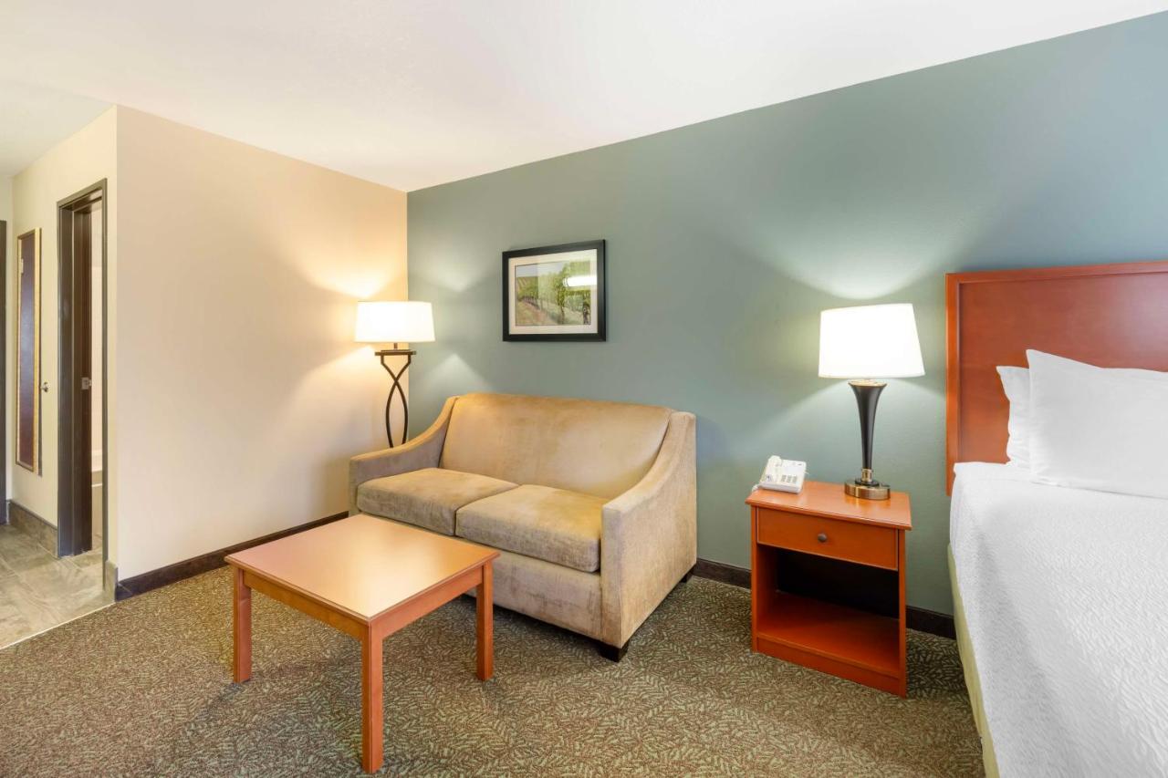 King Room at Best Western Plus Walla Walla Suites Inn