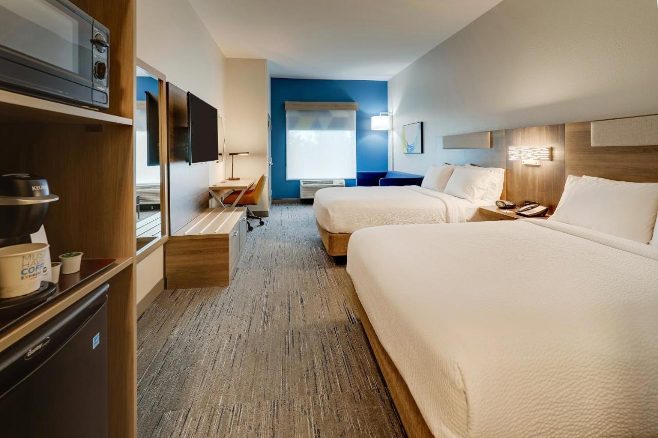 Twin Room with Hearing Mobility Accessible Tub - Non-Smoking at Holiday Inn Express Leland - Wilmington Area, an IHG Hotel