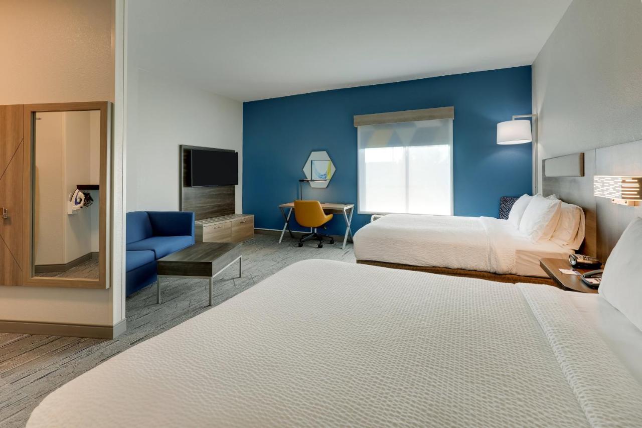 Queen Room with Roll in Shower - Hearing Accessible/Non-Smoking at Holiday Inn Express Leland - Wilmington Area, an IHG Hotel