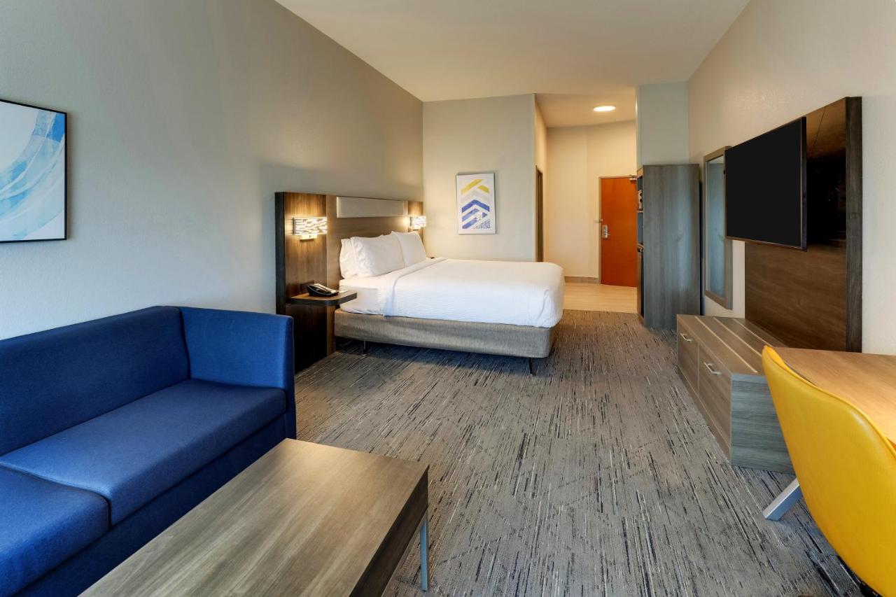 King Room - Hearing Accessible/Non-Smoking at Holiday Inn Express Leland - Wilmington Area, an IHG Hotel