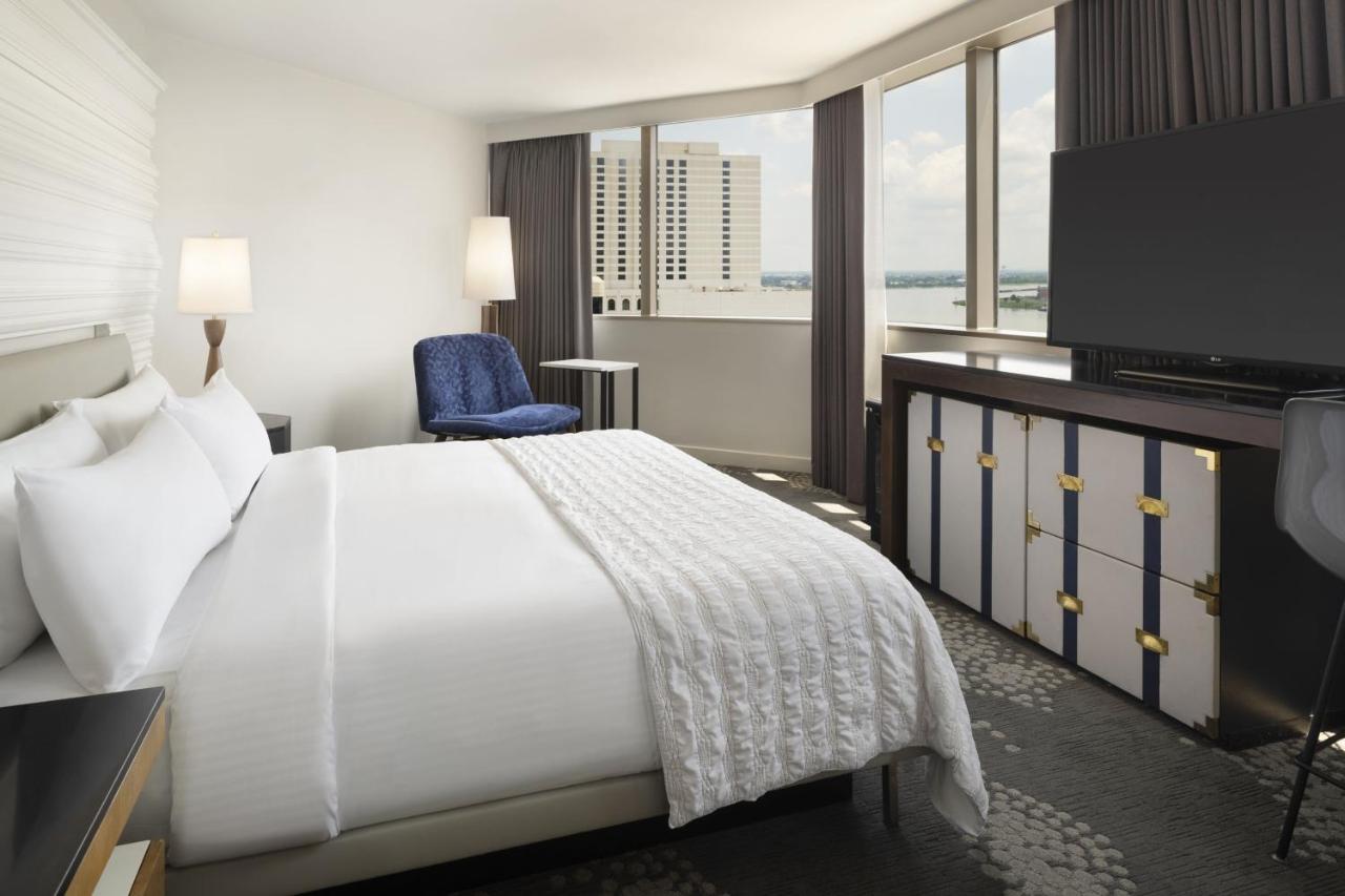 Corner King Suite, 1 Bedroom Suite, 1 King, Corner room at Le Méridien New Orleans