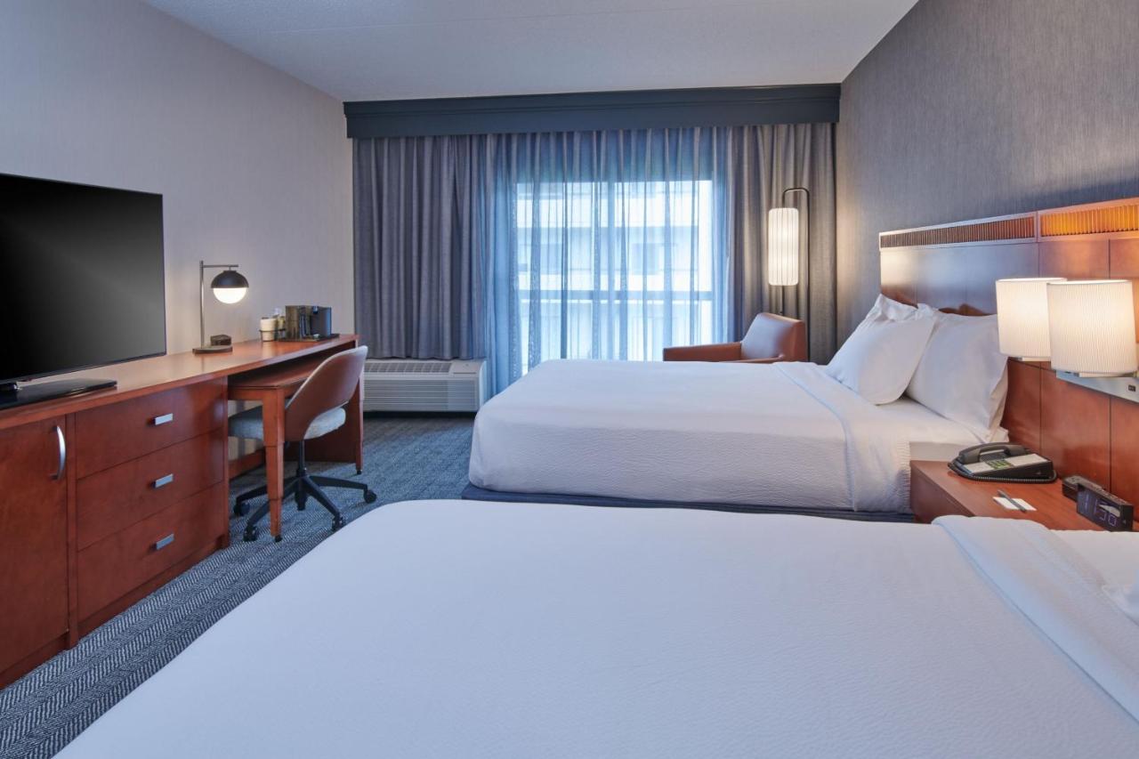 | Courtyard by Marriott Detroit Livonia
