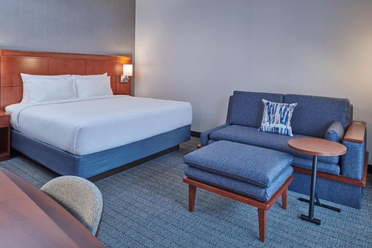 King Room with Sofa Bed at Courtyard by Marriott Detroit Livonia