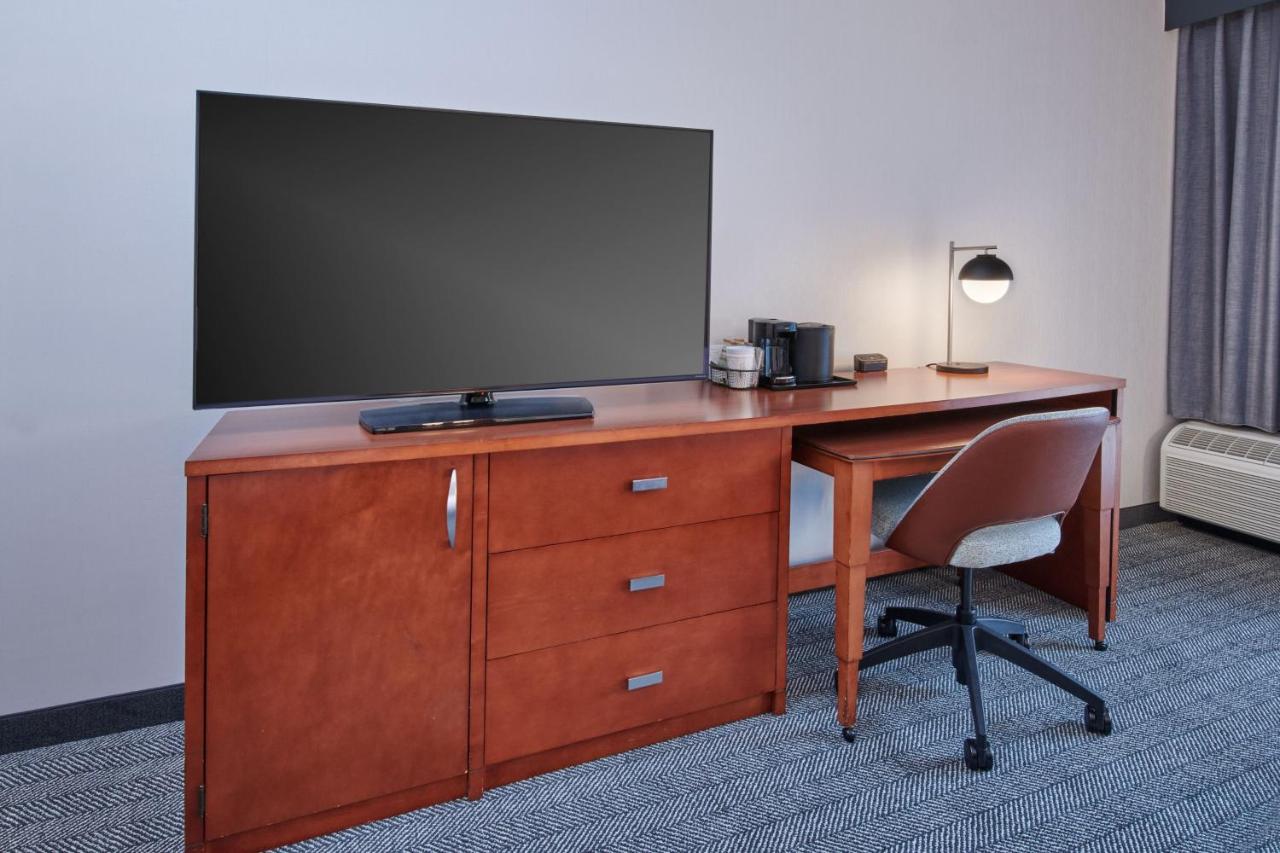 King Room with Sofa Bed at Courtyard by Marriott Detroit Livonia