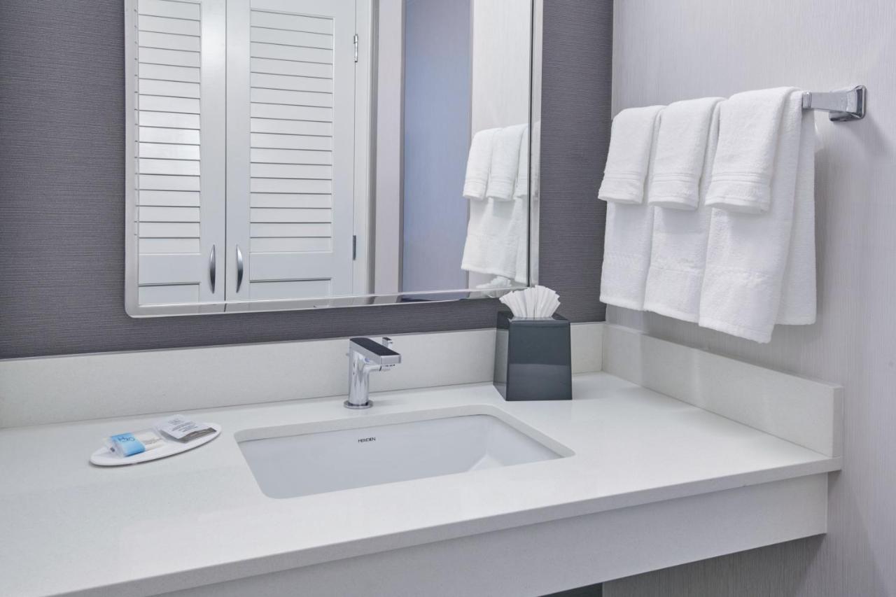 King Room with Sofa Bed at Courtyard by Marriott Detroit Livonia
