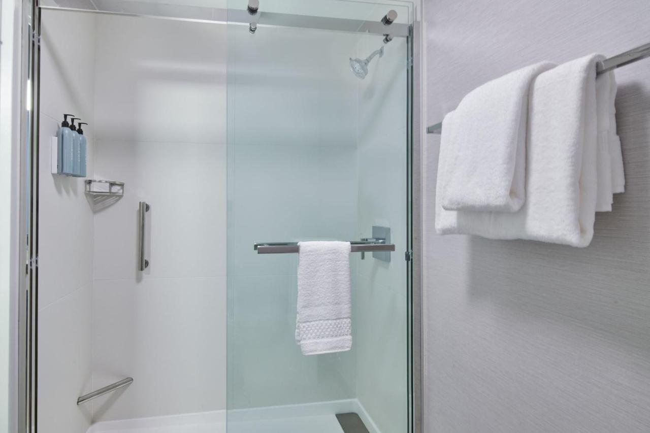 | Courtyard by Marriott Detroit Livonia