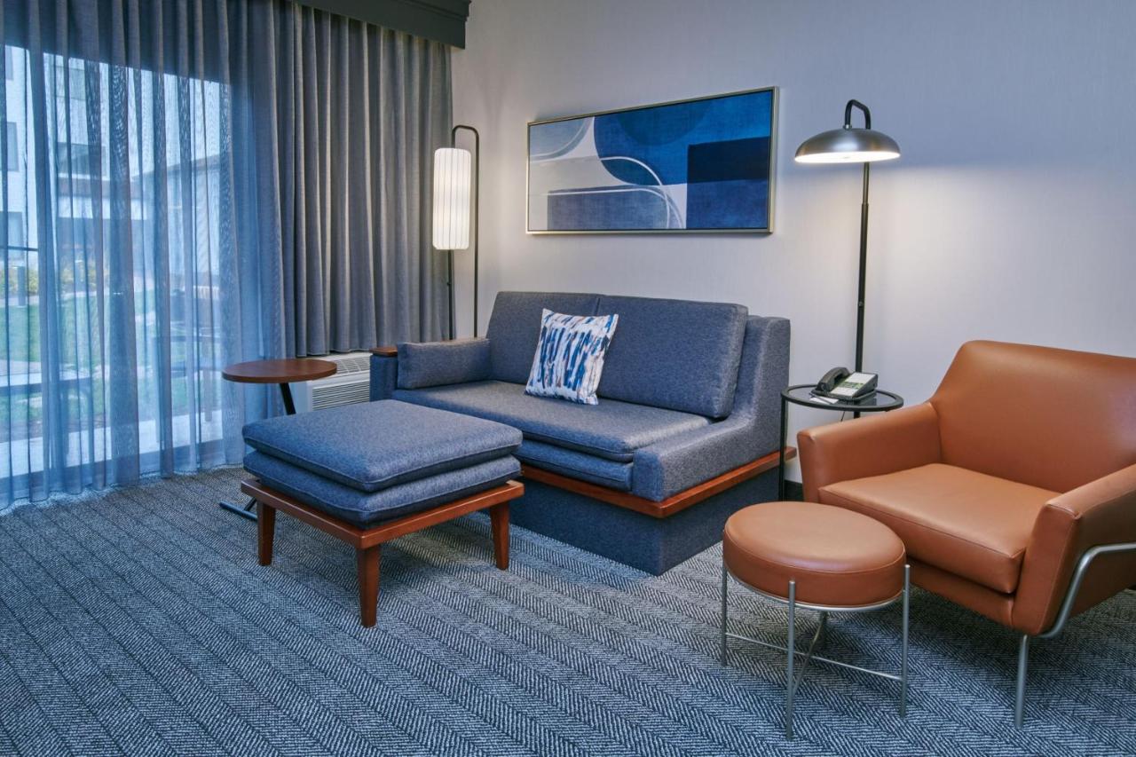 | Courtyard by Marriott Detroit Livonia