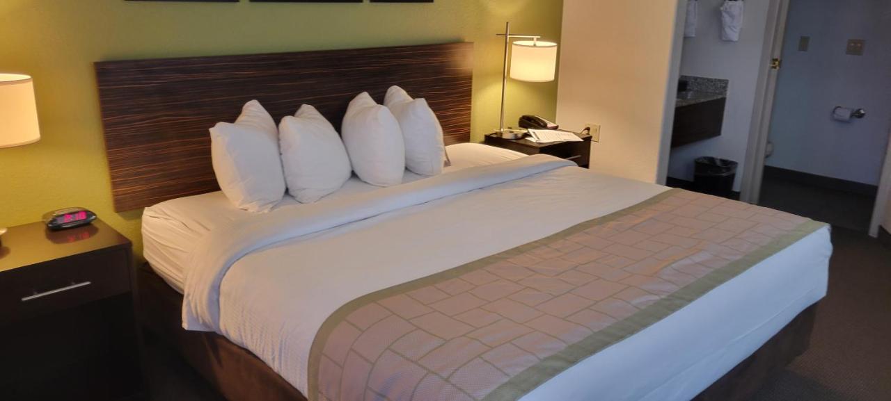 King Room - Non-Smoking at Baymont by Wyndham Pueblo
