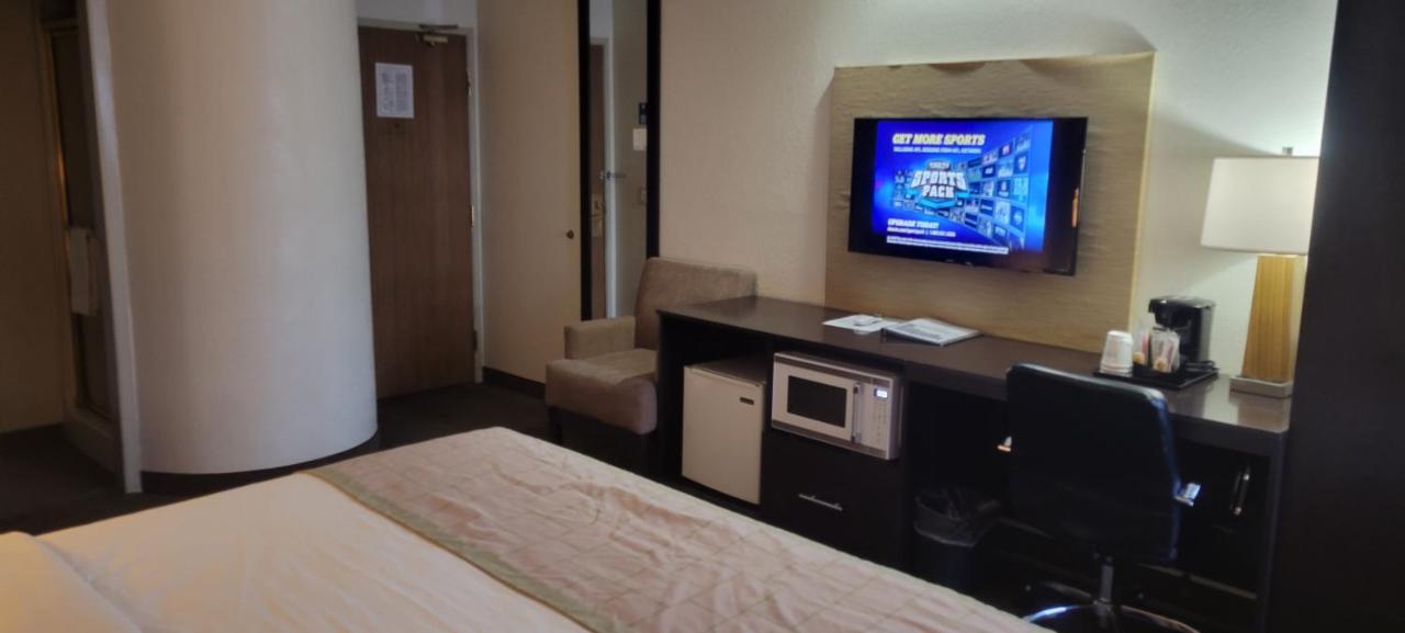 King Room - Non-Smoking at Baymont by Wyndham Pueblo