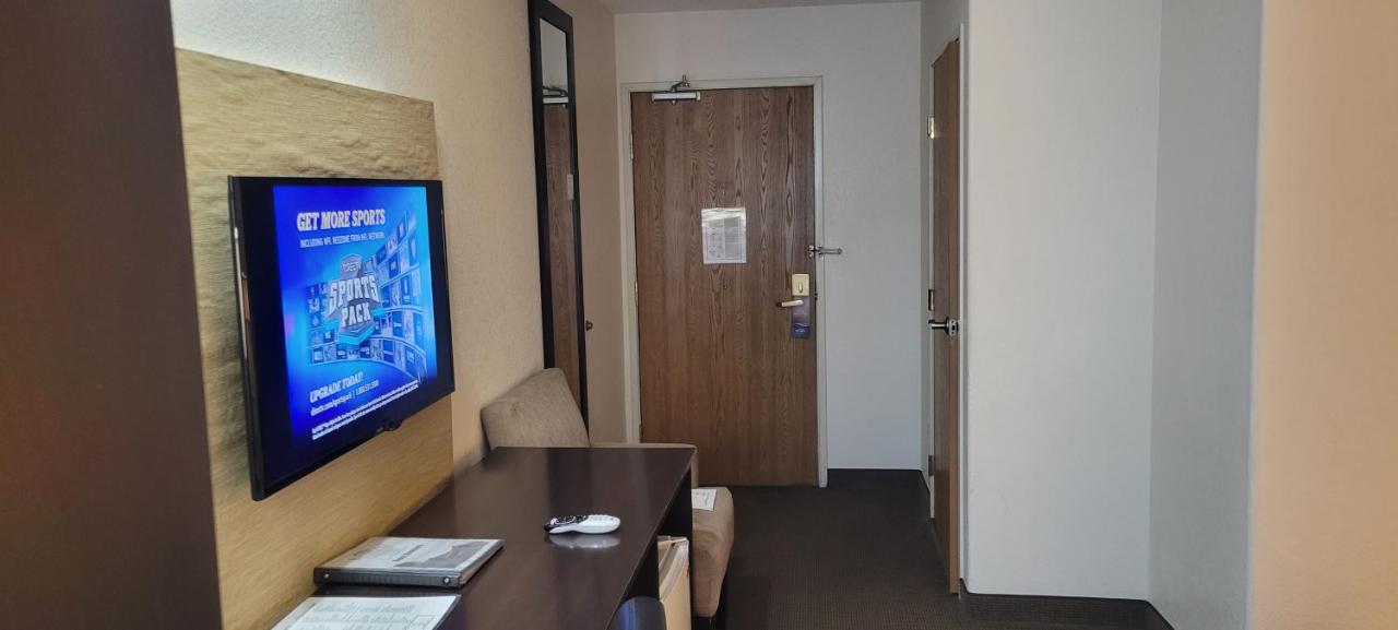 Queen Room - Non-Smoking at Baymont by Wyndham Pueblo
