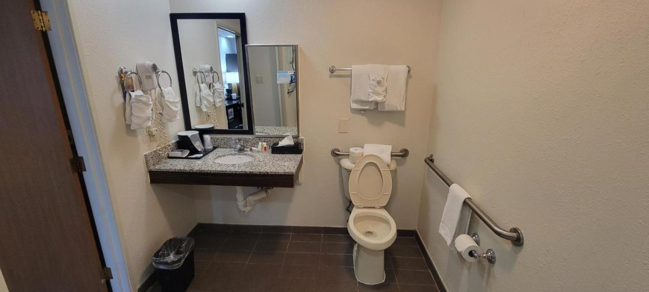 Deluxe Queen Room - Disability Access/Non-Smoking at Baymont by Wyndham Pueblo