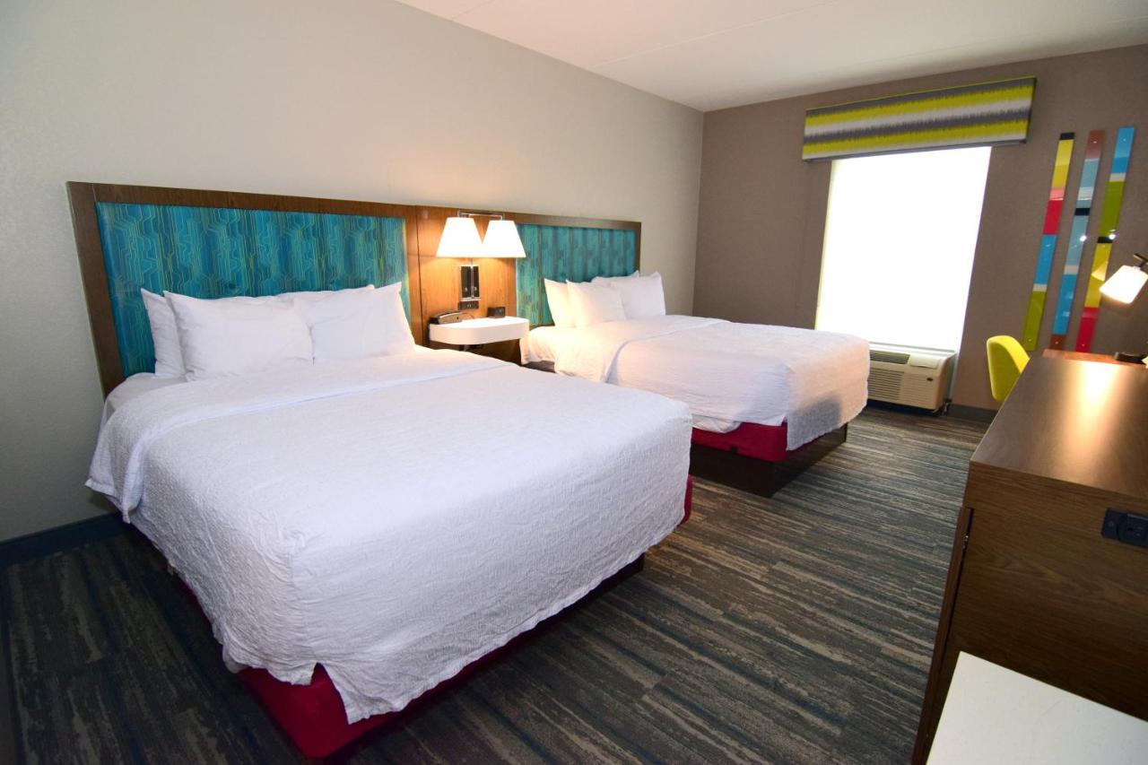 Queen Room - Non-Smoking at Hampton Inn Leesburg/Tavares