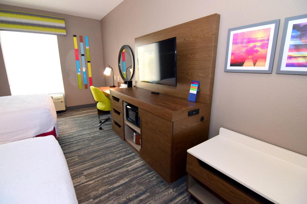 Queen Room - Non-Smoking at Hampton Inn Leesburg/Tavares