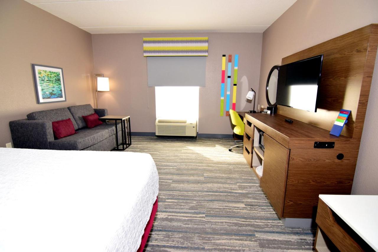 King Room with Sofa Bed - Non-Smoking at Hampton Inn Leesburg/Tavares