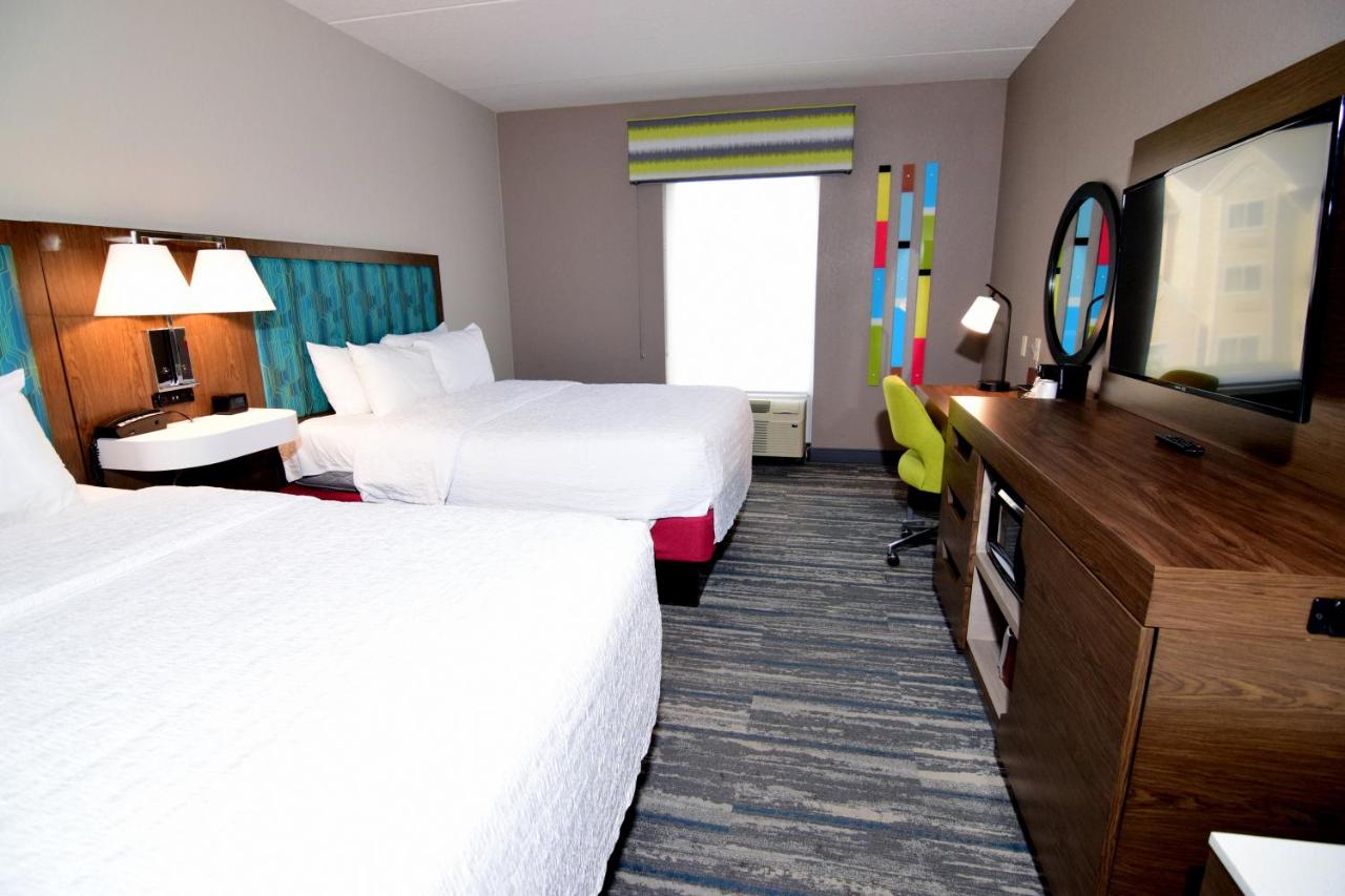 Queen Room - Non-Smoking at Hampton Inn Leesburg/Tavares