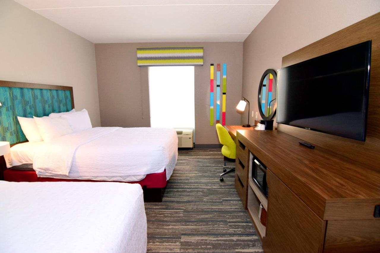 Queen Room - Non-Smoking at Hampton Inn Leesburg/Tavares