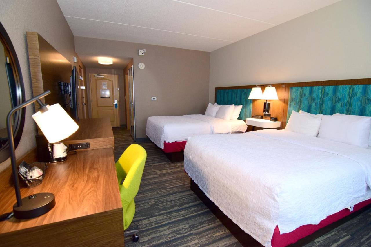 Queen Room - Non-Smoking at Hampton Inn Leesburg/Tavares