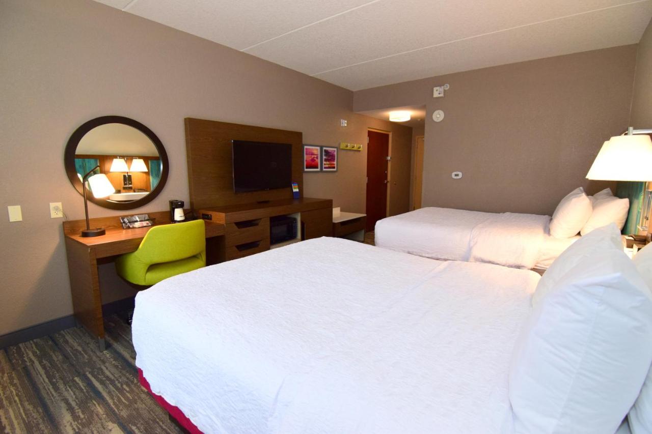 Queen Room - Non-Smoking at Hampton Inn Leesburg/Tavares