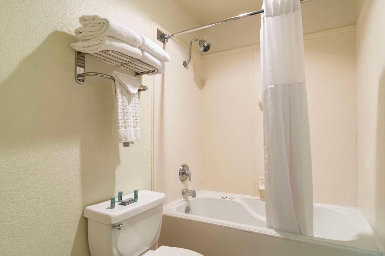 Deluxe Queen Room with Two Queen Beds - Non-Smoking at Best Western Windsor Suites