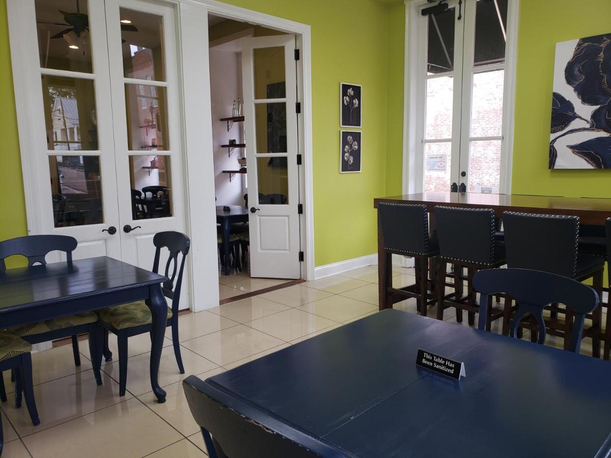 | Natchez Manor Bed & Breakfast