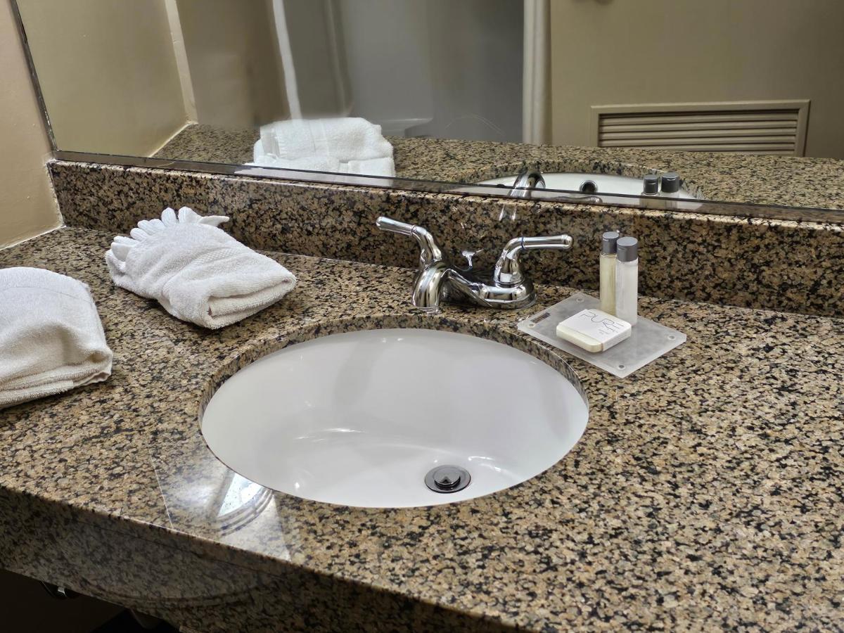 | The Landmark Hotel