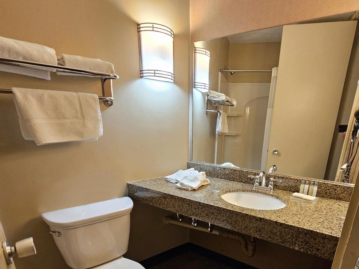 | The Landmark Hotel