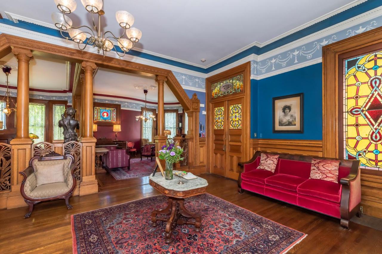 | Chateau Tivoli Bed and Breakfast