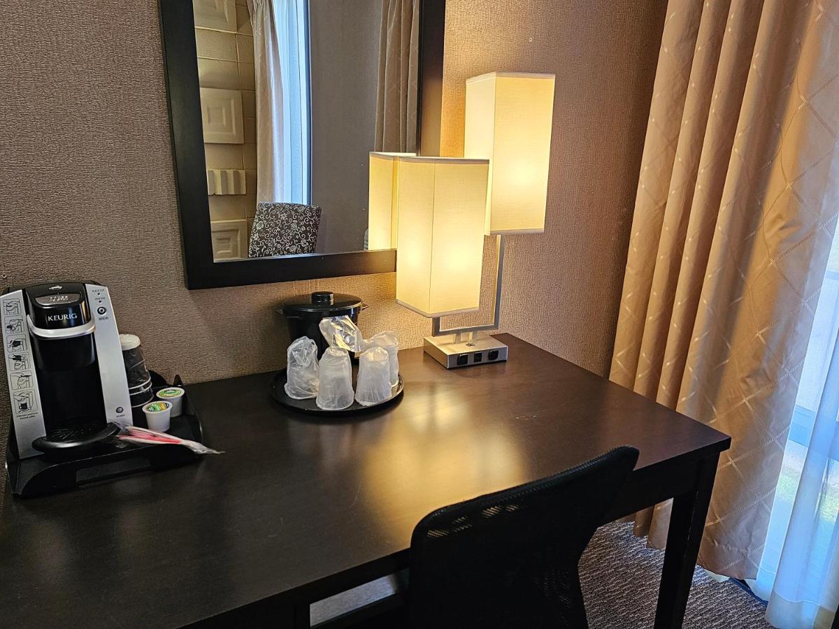 | The Landmark Hotel