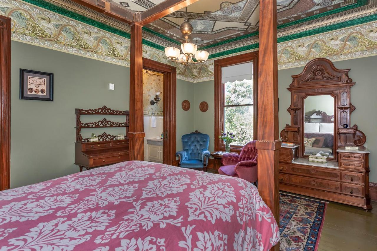 | Chateau Tivoli Bed and Breakfast