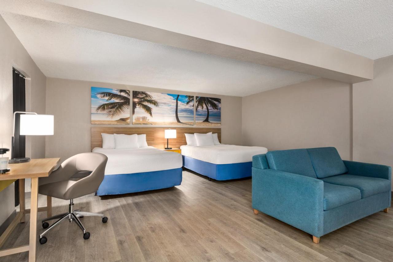 Queen Room with Two Queen Beds - Mobility/Hearing Accessible - Non-Smoking
 at Days Inn by Wyndham Miami Airport North