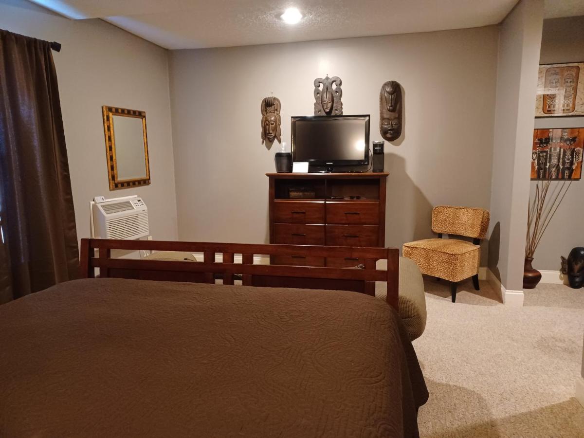 | Natchez Manor Bed & Breakfast