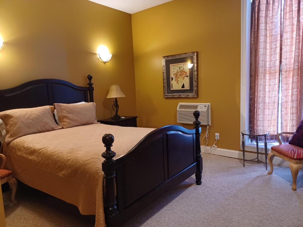 | Natchez Manor Bed & Breakfast
