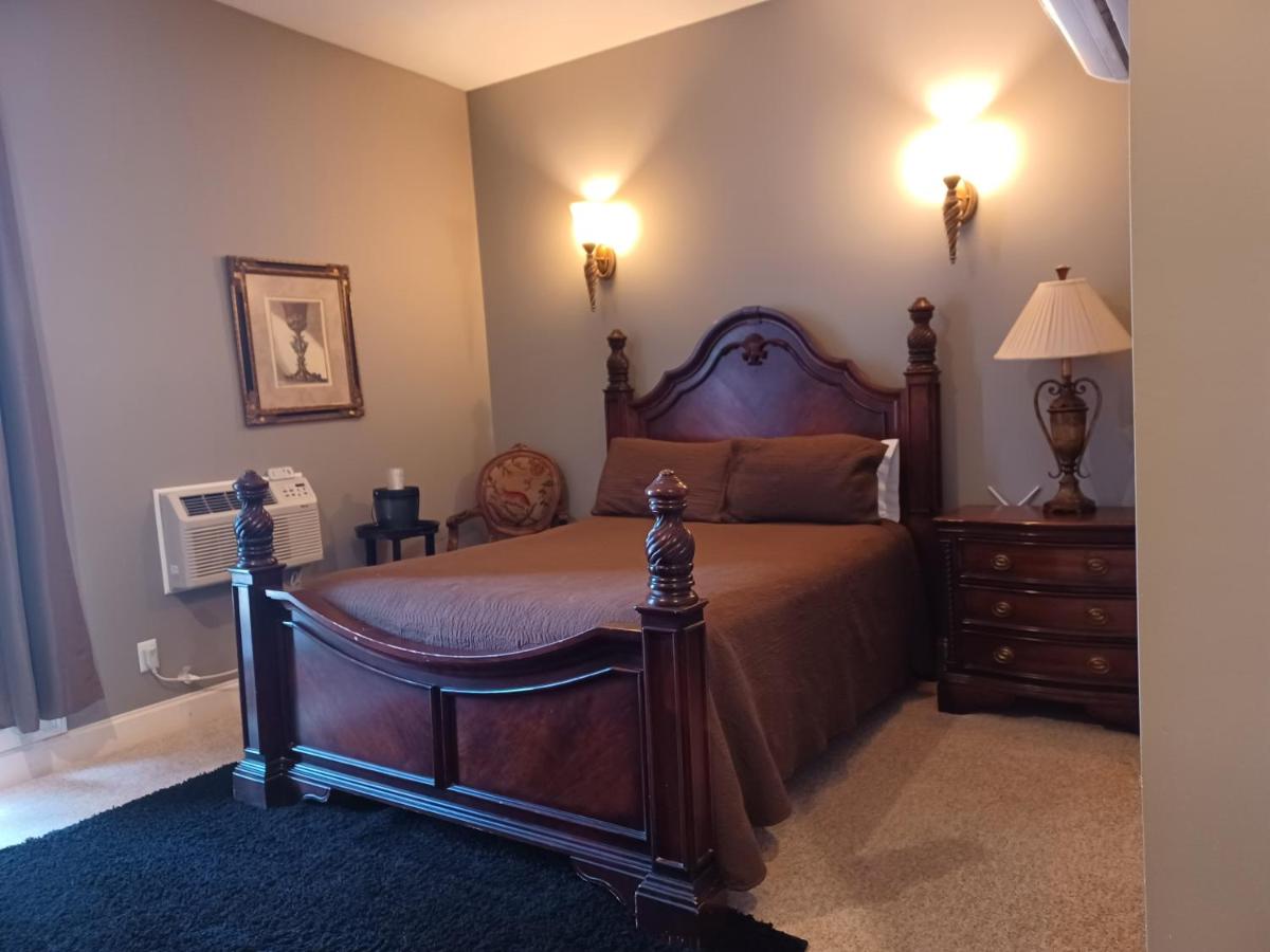 | Natchez Manor Bed & Breakfast