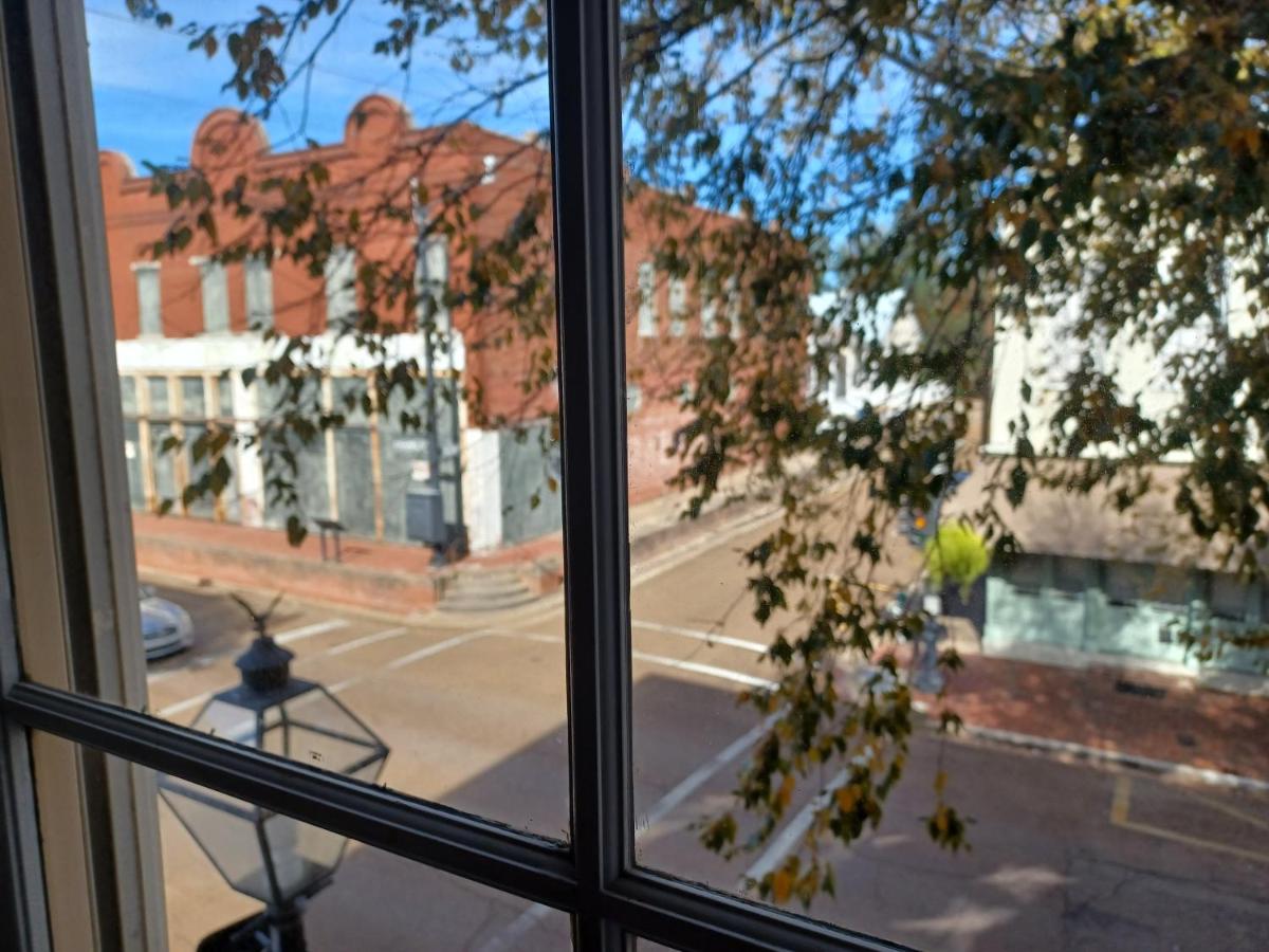 | Natchez Manor Bed & Breakfast